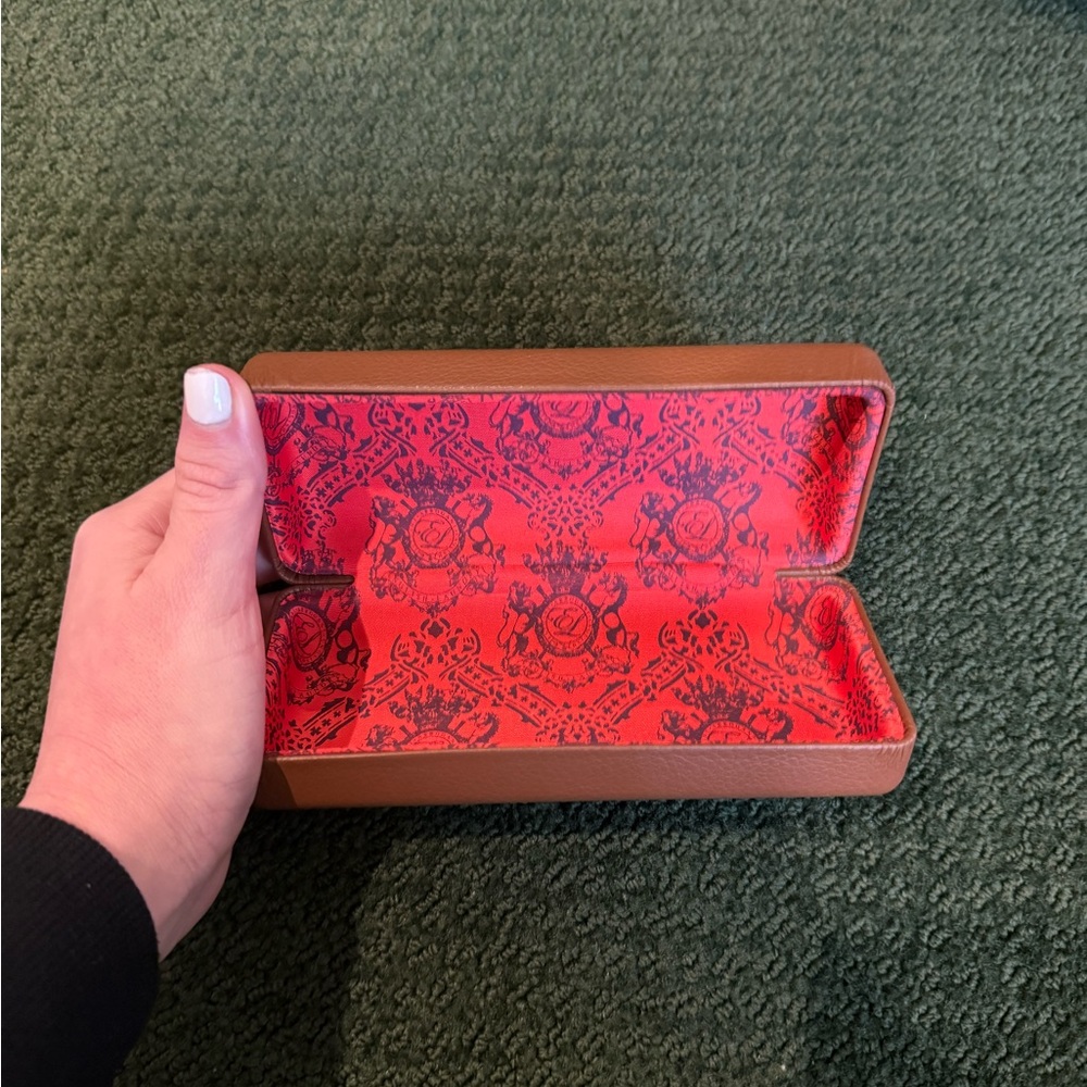 English Laundry sunglass/eyeglass case brown red inside - Picture 5 of 10